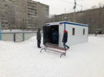 Георгий Андреев открыл раздевалку для уличной хоккейной площадки